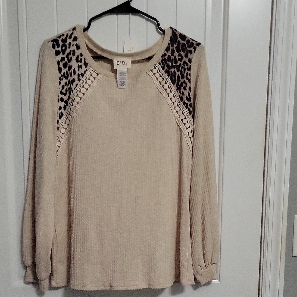 BiBi Cream Long Sleeve Boxy Hoodie